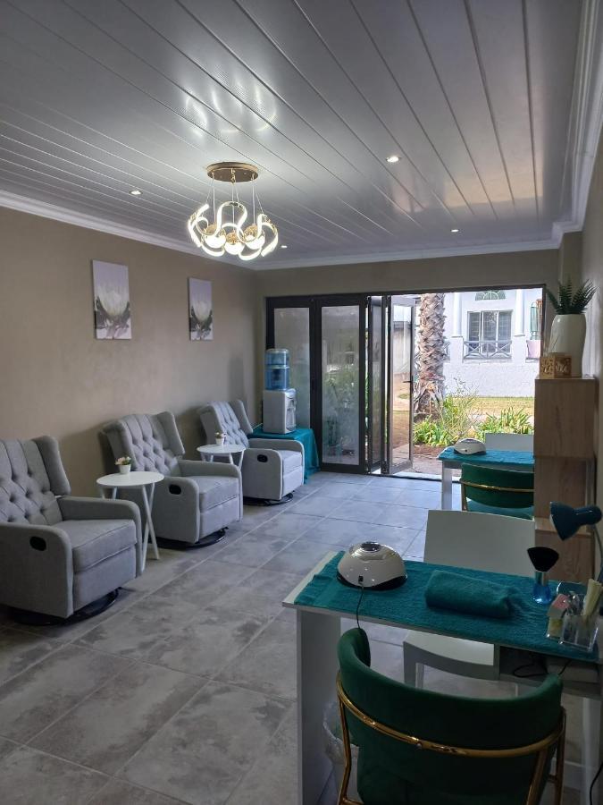 St Eve Lodge & Spa Блумфонтейн Екстер'єр фото